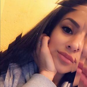 Meet your Posher, Monique